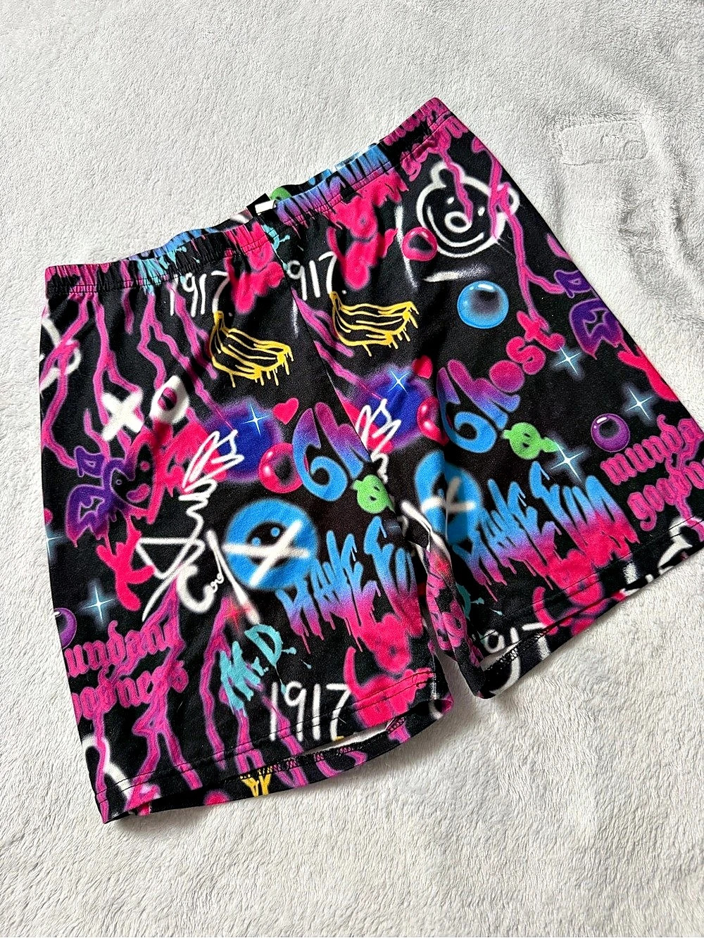 Women graphic shorts xl
